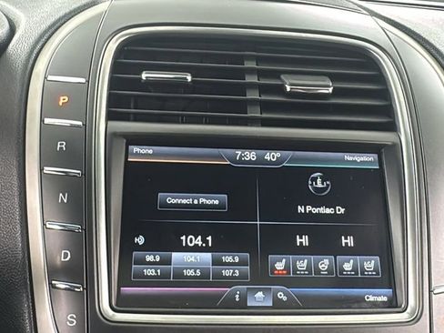 Used 2016 Lincoln MKX Reserve w/ Climate Package image 25