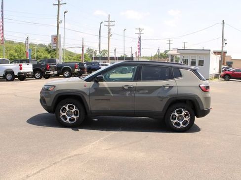 Used 2022 Jeep Compass Trailhawk w/ Trailhawk Convenience Group AWD/4WD image 4
