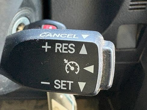 Used 2018 Toyota 4Runner SR5 AWD/4WD image 16