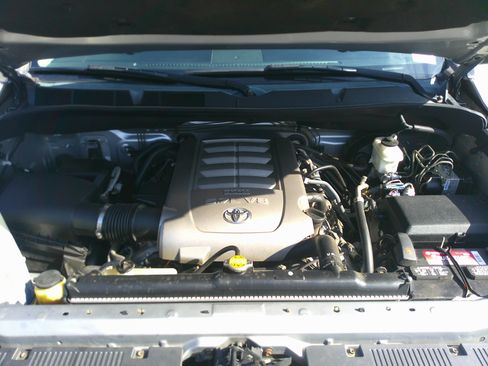 Used 2014 Toyota Tundra SR5 w/ SR5 Upgrade Package image 33