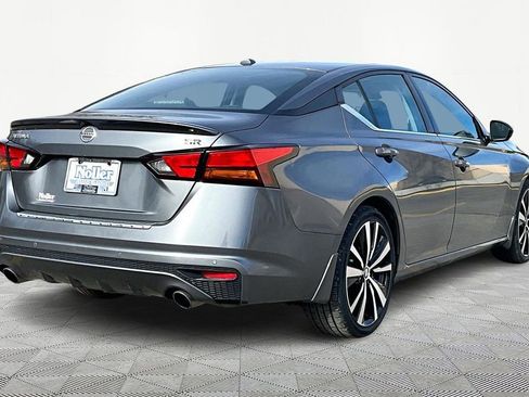 Used 2022 Nissan Altima 2.5 SR image 2