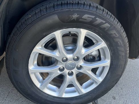 Used 2015 Jeep Cherokee Latitude w/ Cold Weather Group image 31