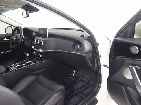 Used 2018 Kia Stinger Premium image 46