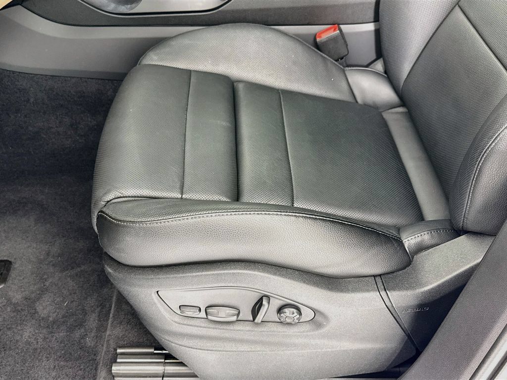 Certified 2024 Porsche Cayenne AWD/4WD image 13