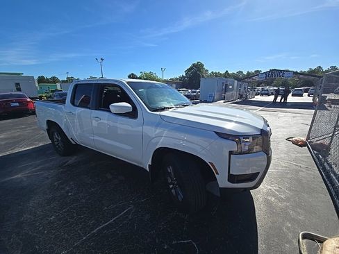 Used 2025 Nissan Frontier SV RWD image 1
