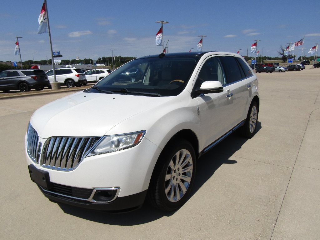Used 2013 Lincoln MKX AWD image 1