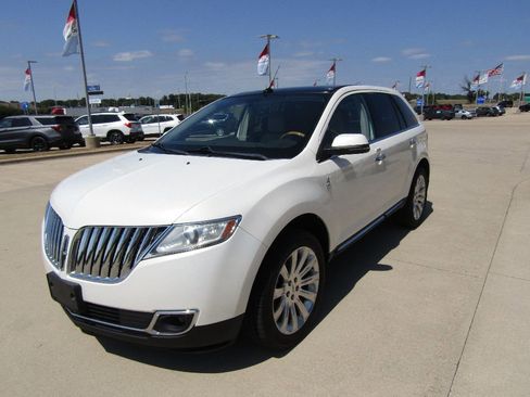 Used 2013 Lincoln MKX AWD image 1