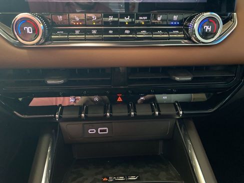 Certified 2023 GMC Canyon AT4 w/ AT4 Premium Package image 7