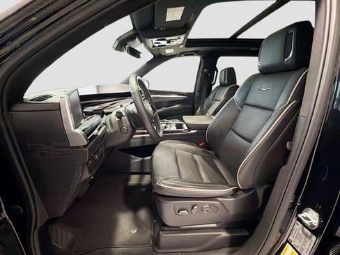 Certified 2025 Cadillac Escalade ESV Premium Luxury AWD/4WD image 21
