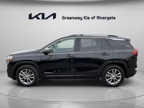 Used 2023 GMC Terrain SLT w/ Infotainment Package II image 4