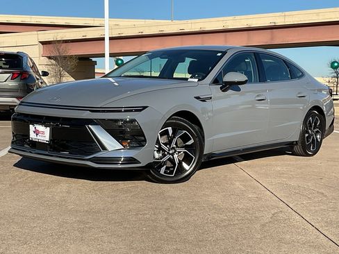 Used 2025 Hyundai Sonata SEL image 2