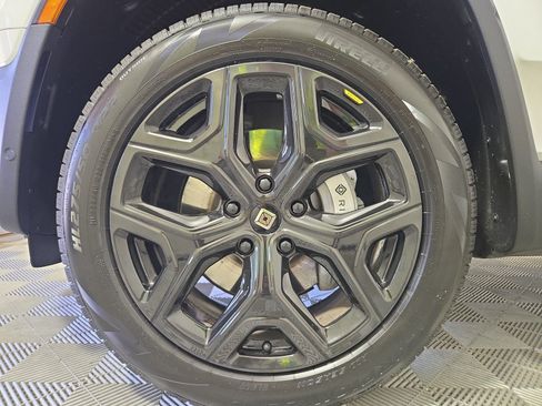Used 2024 Rivian R1S Adventure AWD/4WD image 9