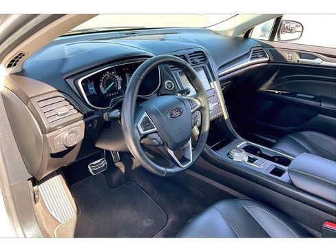 Used 2017 Ford Fusion Titanium FWD image 16