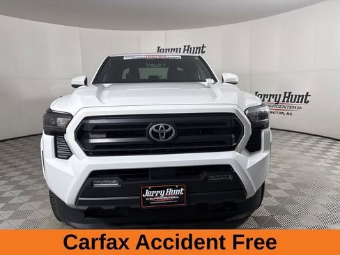 Used 2025 Toyota Tacoma SR5 AWD/4WD image 3