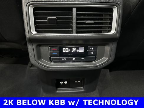 Used 2024 Volkswagen Atlas SE image 24