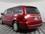 Used 2014 Chrysler Town & Country Touring image 4