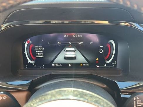 Used 2024 Nissan Pathfinder Platinum image 10