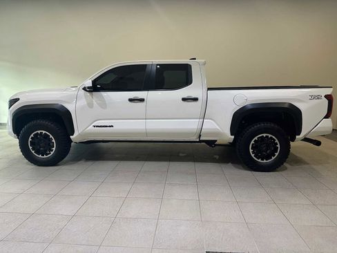 Used 2024 Toyota Tacoma TRD Off-Road image 3