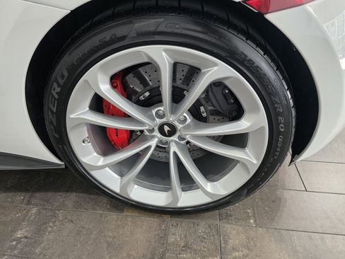 Used 2019 McLaren 570S Spider image 10