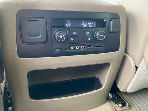 Used 2016 GMC Yukon SLT w/ Open Road Package AWD/4WD image 30