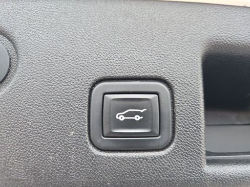 Used 2020 Chevrolet Equinox LT image 44