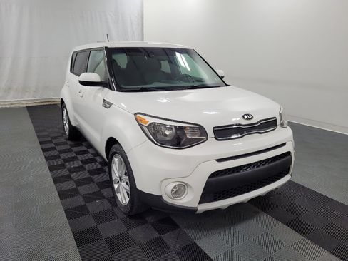 Used 2019 Kia Soul + FWD image 13