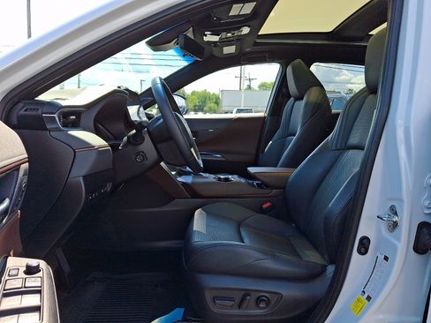 Used 2023 Toyota Venza Limited AWD/4WD image 14