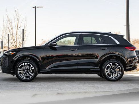 Certified 2025 Audi Q5 Premium w/ Convenience Package AWD/4WD image 6