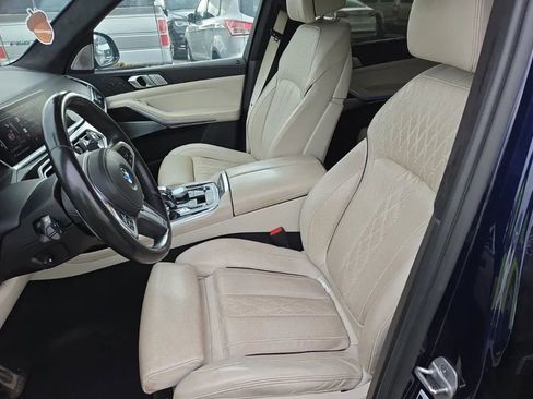 Used 2021 BMW X7 M50i image 4