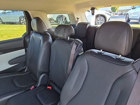 Certified 2023 Kia Carnival LX FWD image 32