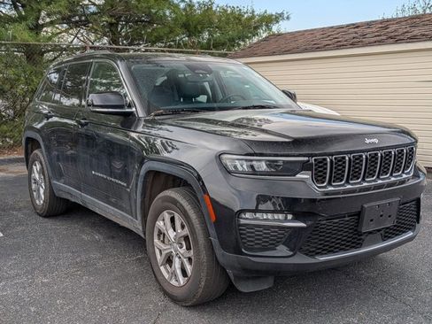 Used 2023 Jeep Grand Cherokee Limited image 3
