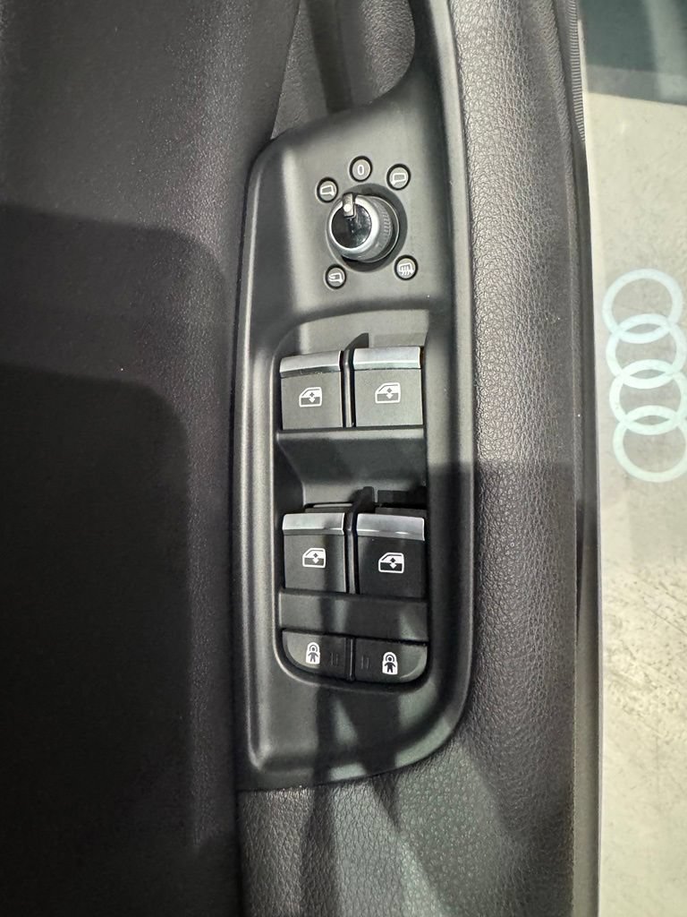 Used 2023 Audi Q7 2.0T Premium w/ Convenience Package AWD/4WD image 12