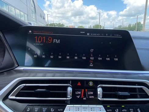 Used 2022 BMW X7 xDrive40i w/ M Sport Package AWD/4WD image 21