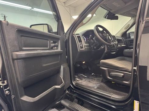 Used 2019 RAM 1500 Express w/ Wheel & Sound Group AWD/4WD image 8