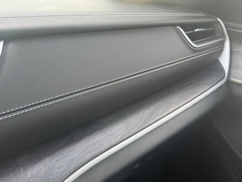 Certified 2025 Jeep Grand Cherokee Limited w/ Black Appearance Package image 24