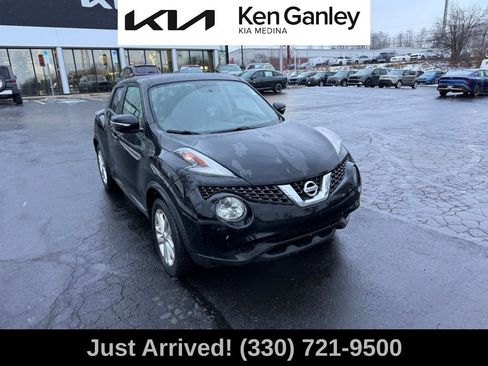 Used 2015 Nissan Juke SV image 3