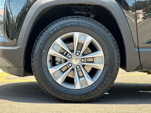 Used 2025 Chevrolet Equinox LT AWD/4WD image 24