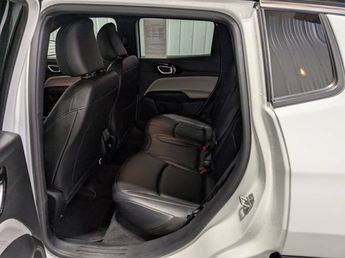 Used 2025 Jeep Compass Limited AWD/4WD image 9
