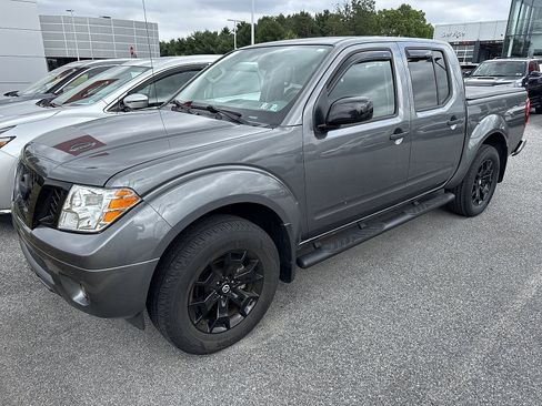 Used 2020 Nissan Frontier SV w/ Midnight Edition Floor Mats AWD/4WD image 2