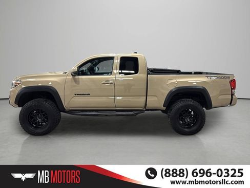 Used 2016 Toyota Tacoma TRD Off-Road AWD/4WD image 5