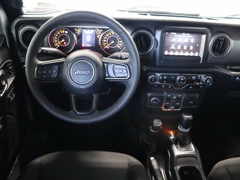 Used 2023 Jeep Gladiator Sport AWD/4WD image 11