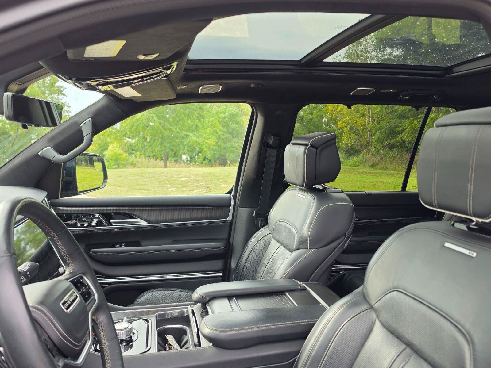 Used 2025 Jeep Grand Wagoneer Series II Obsidian w/ Quick Order Packagew 28T AWD/4WD image 9