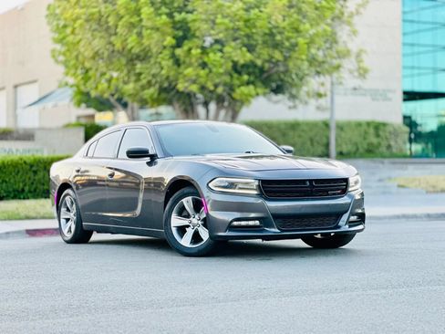 Used 2018 Dodge Charger SXT Plus RWD image 1