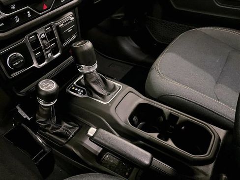 Used 2025 Jeep Gladiator Sport AWD/4WD image 16