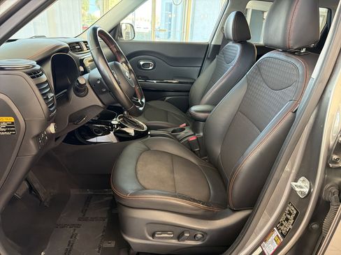 Used 2018 Kia Soul ! w/ Tech Package FWD image 5