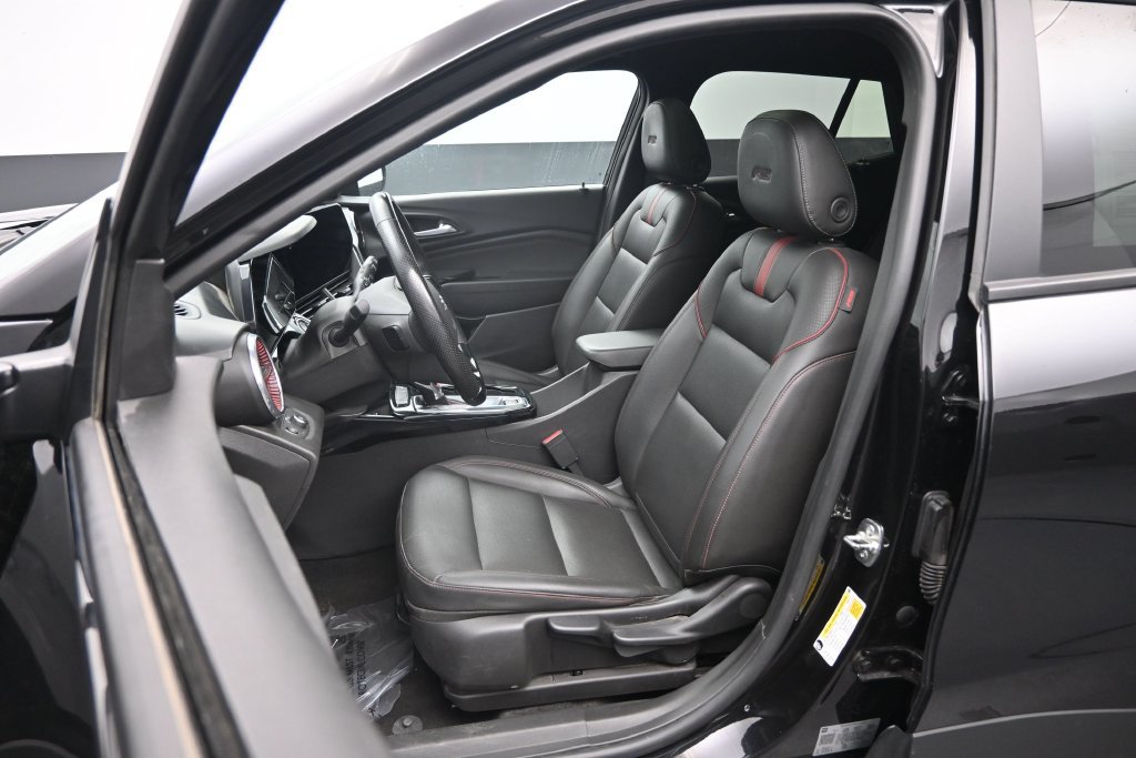 Used 2025 Chevrolet Trax RS w/ Sunroof Package FWD image 20