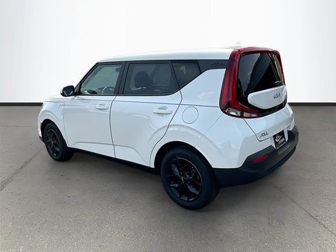 Certified 2022 Kia Soul LX w/ Technology Package FWD image 5