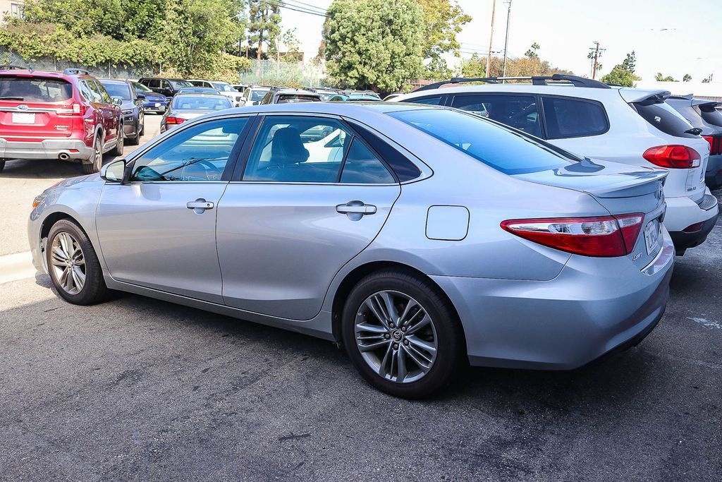 Used 2015 Toyota Camry SE FWD image 6