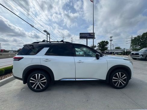 Used 2025 Nissan Pathfinder Platinum w/ Cargo Package image 5