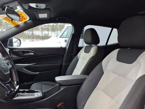 Used 2024 Chevrolet Trax RS w/ Driver Confidence Package image 9